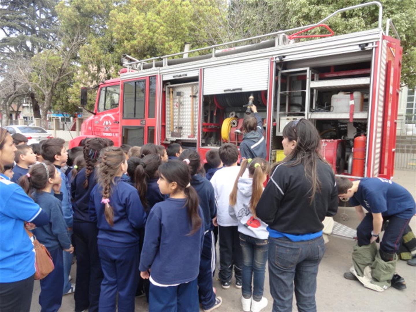 BOMBEROS VISITA EN ESPERANZA